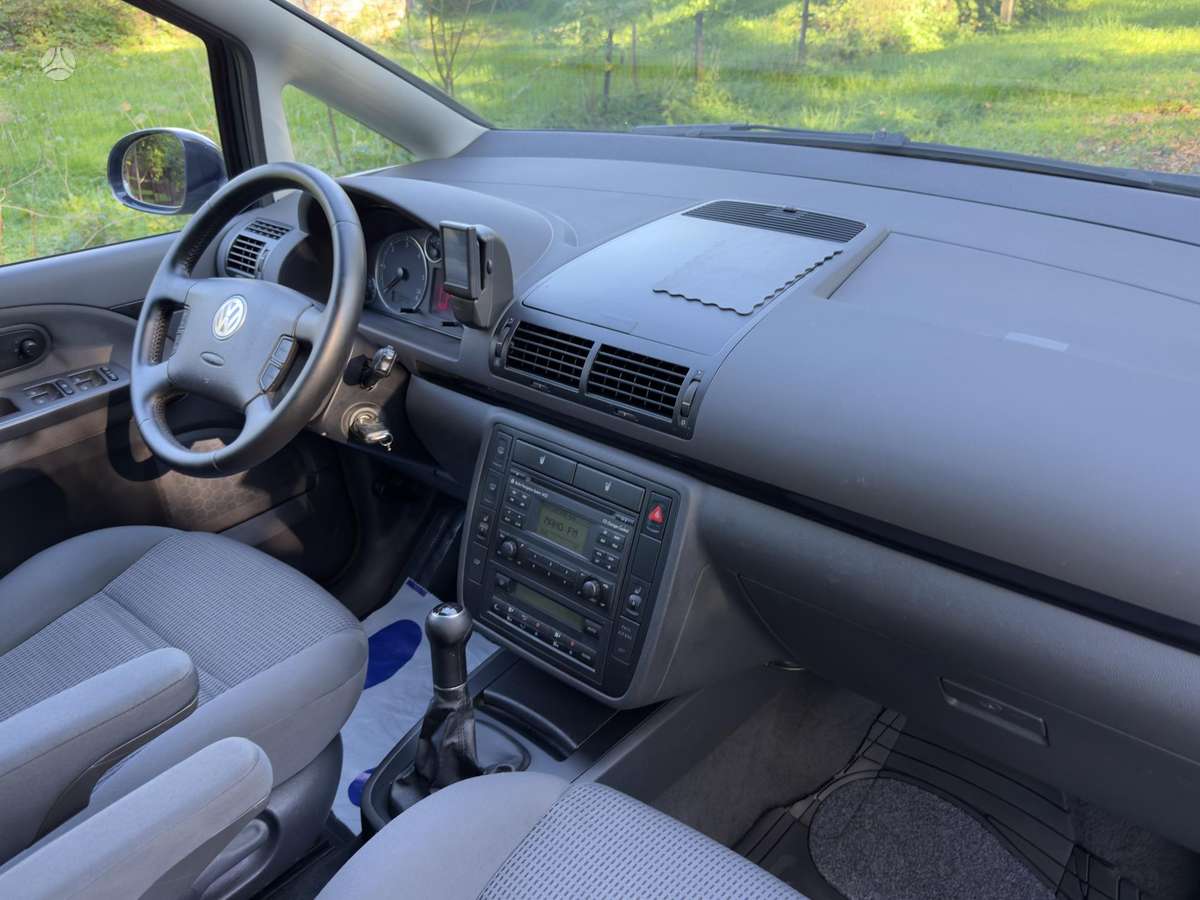 Volkswagen Sharan 2010 — photo 10