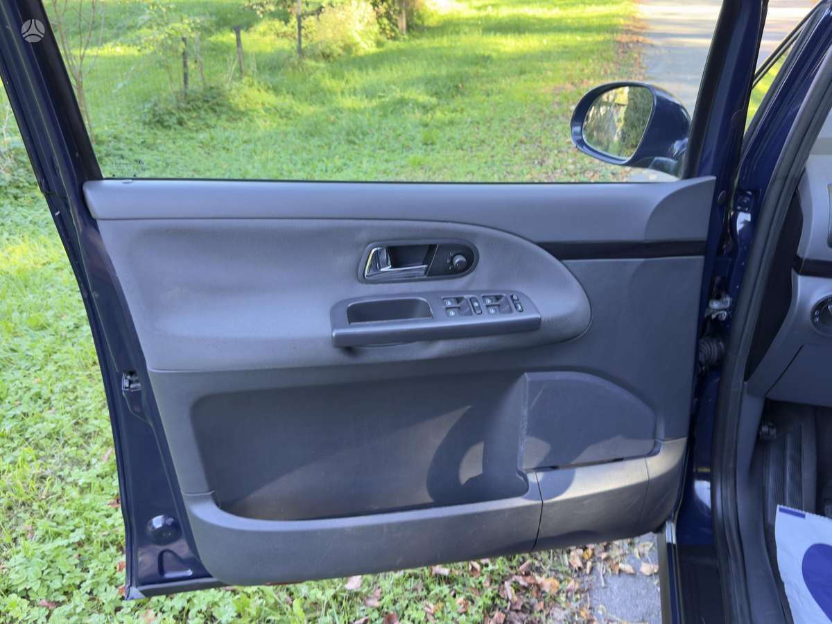 Volkswagen Sharan 2010 — photo 12