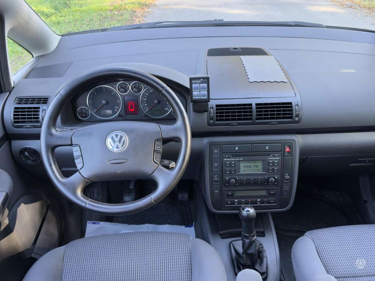 Volkswagen Sharan 2010 — photo 9
