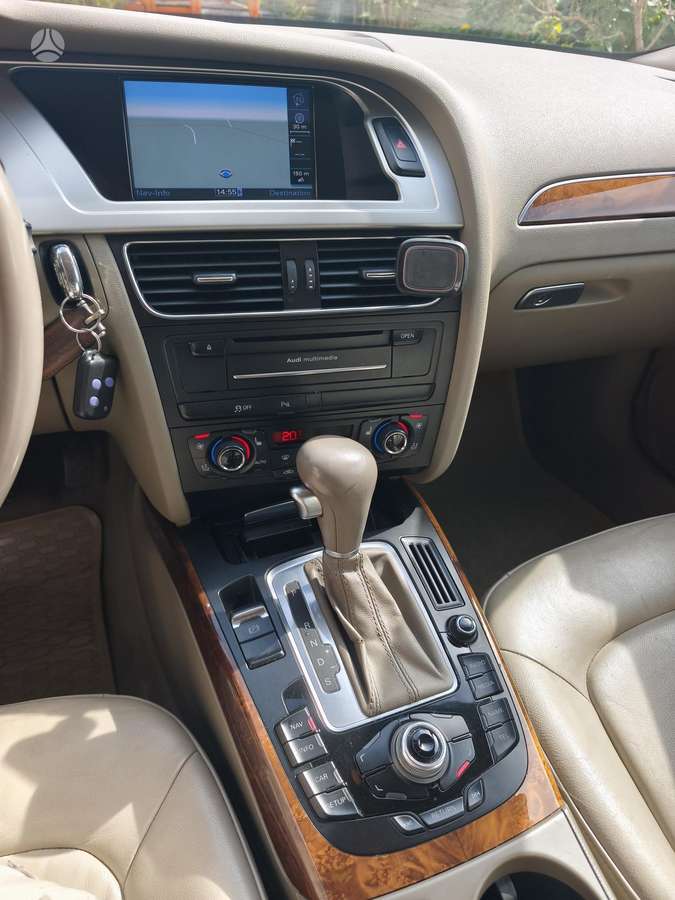 Audi A4 2011 — photo 10