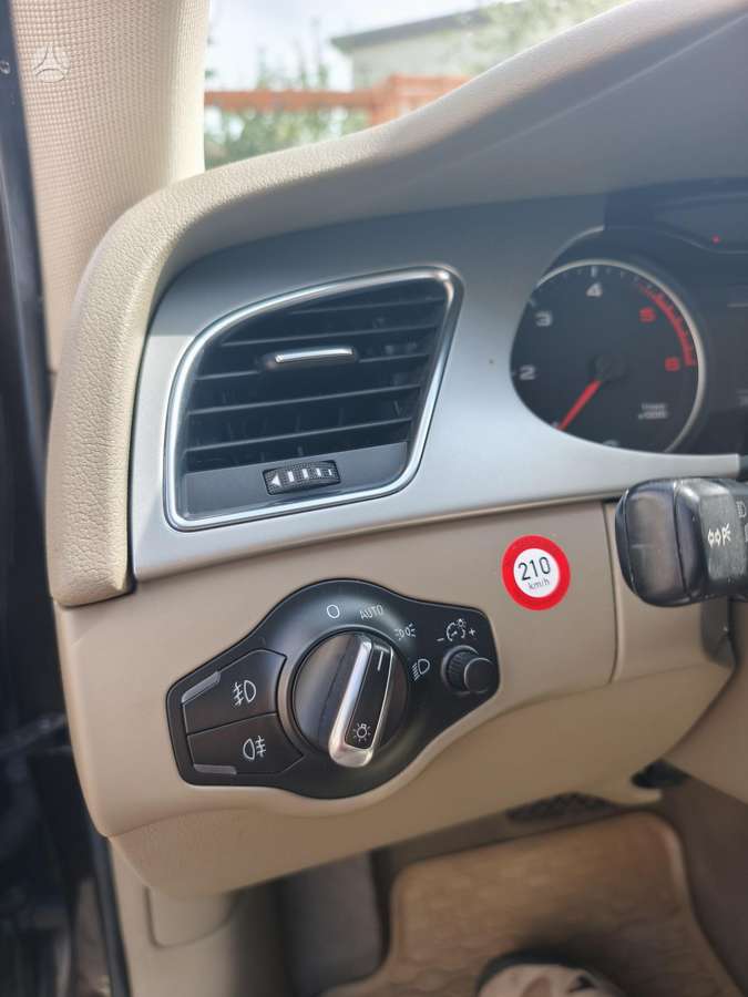 Audi A4 2011 — photo 12