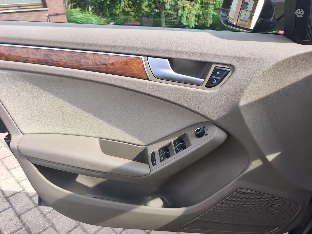 Audi A4 2011 — photo 13