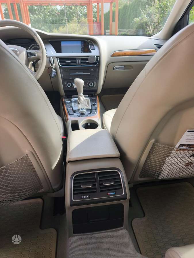 Audi A4 2011 — photo 18
