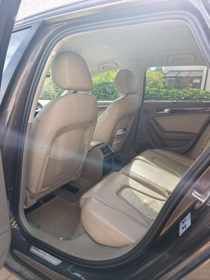 Audi A4 2011 — photo 21