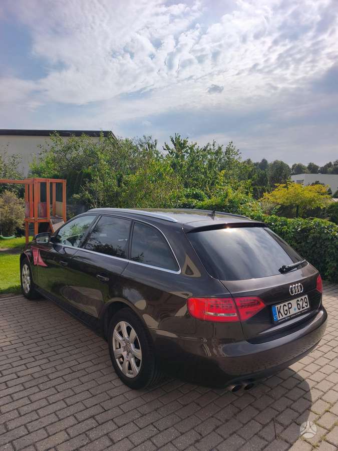 Audi A4 2011 — engine 1968 cm³, 143 HP (105kW)