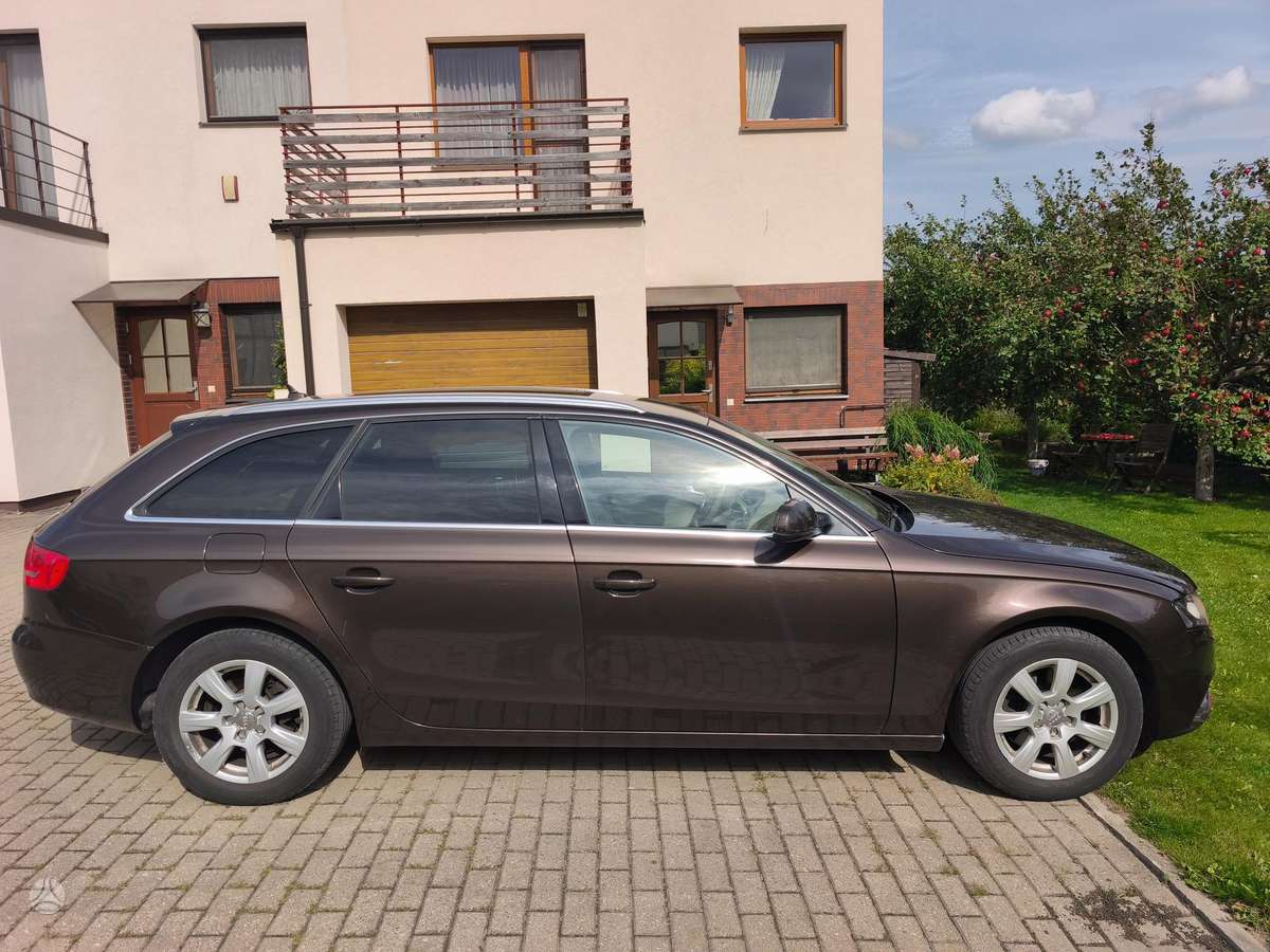 Audi A4 2011 — photo 6