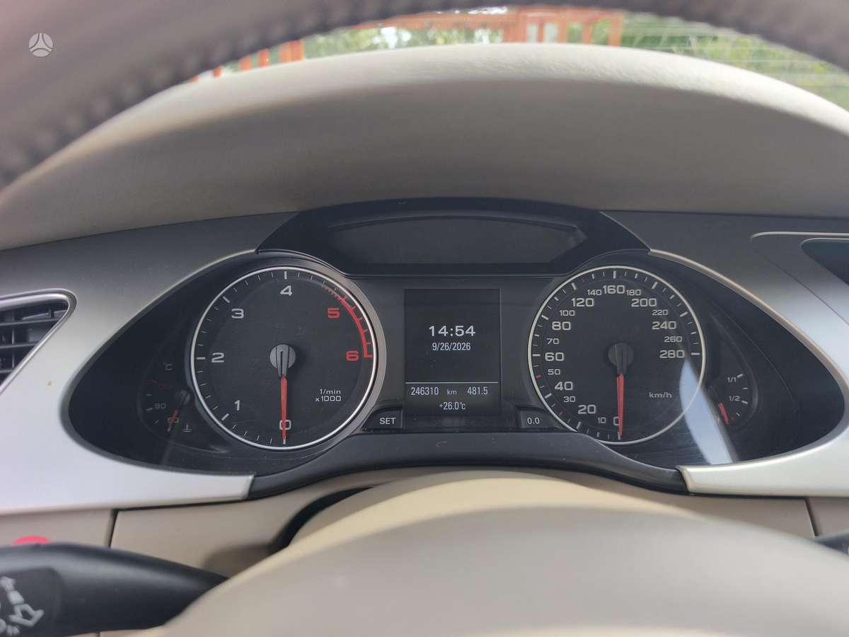 Audi A4 2011 — photo 9