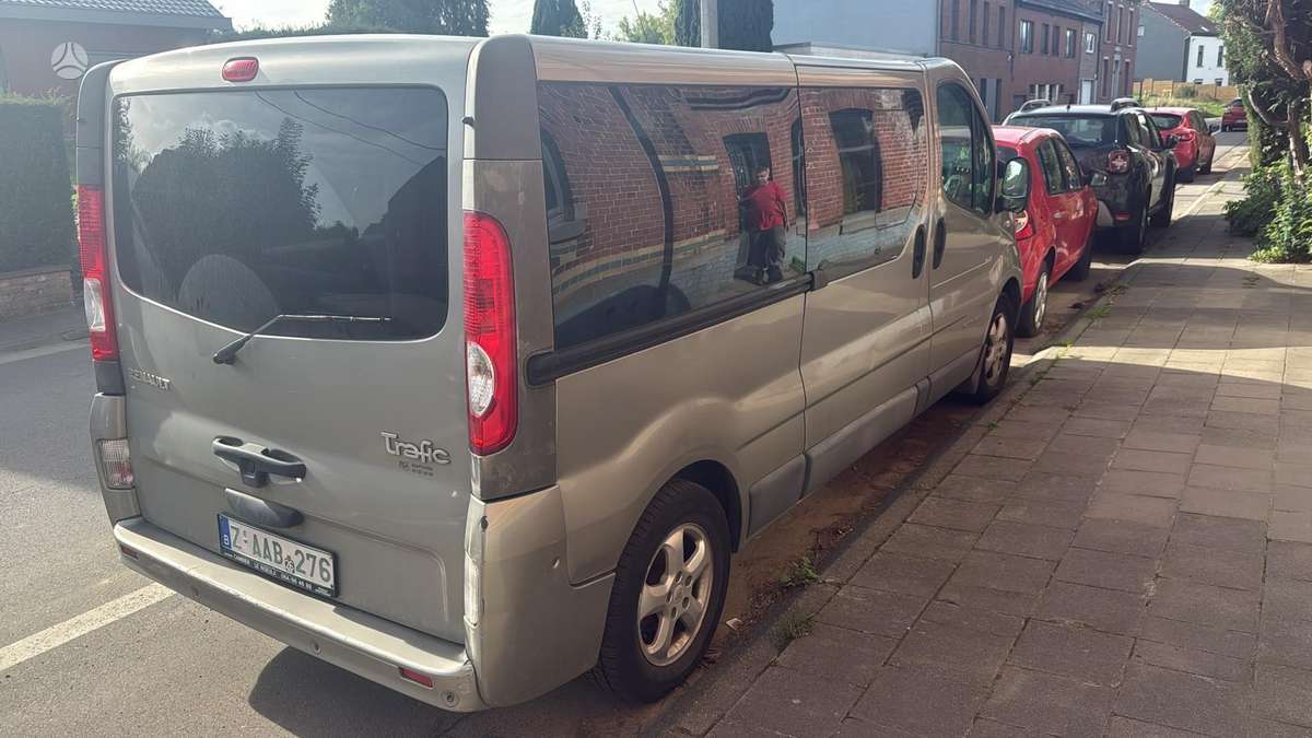 Renault Trafic 2011 — вигляд ззаду