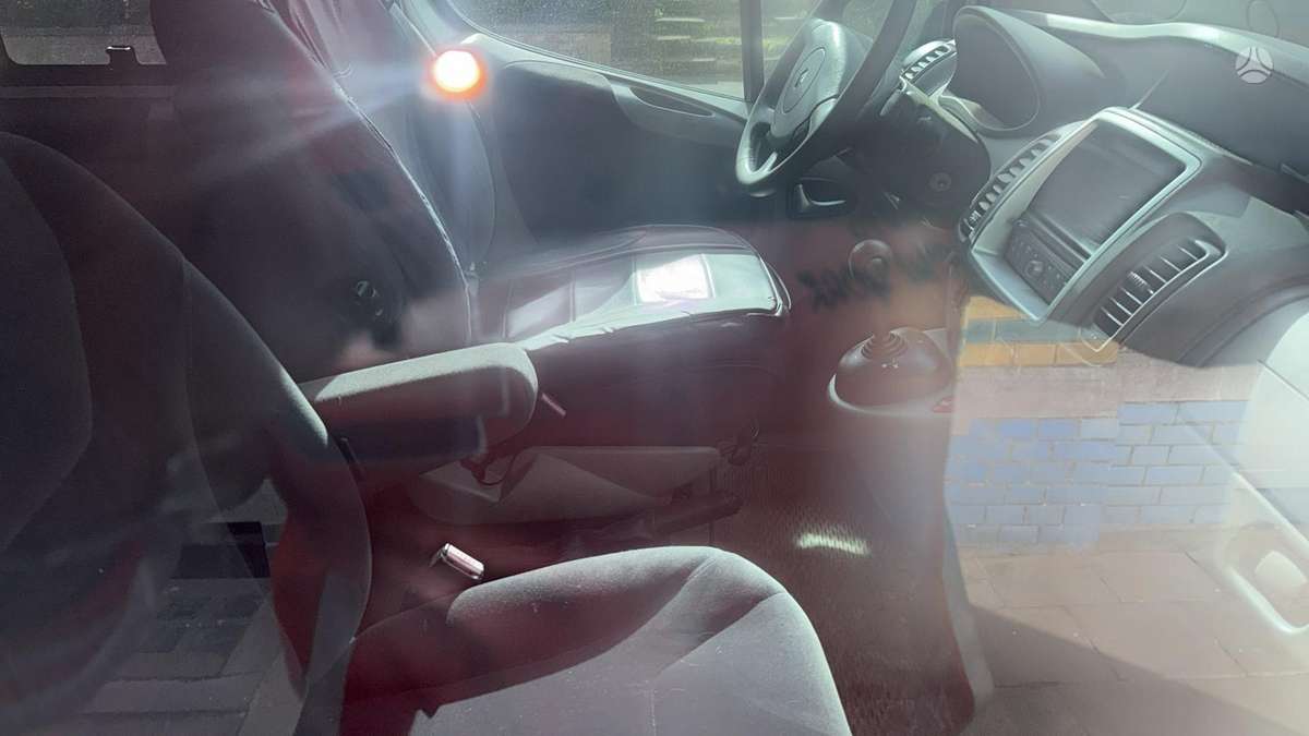 Renault Trafic 2011 — двигун 2464 cm³, 145 HP (107kW)