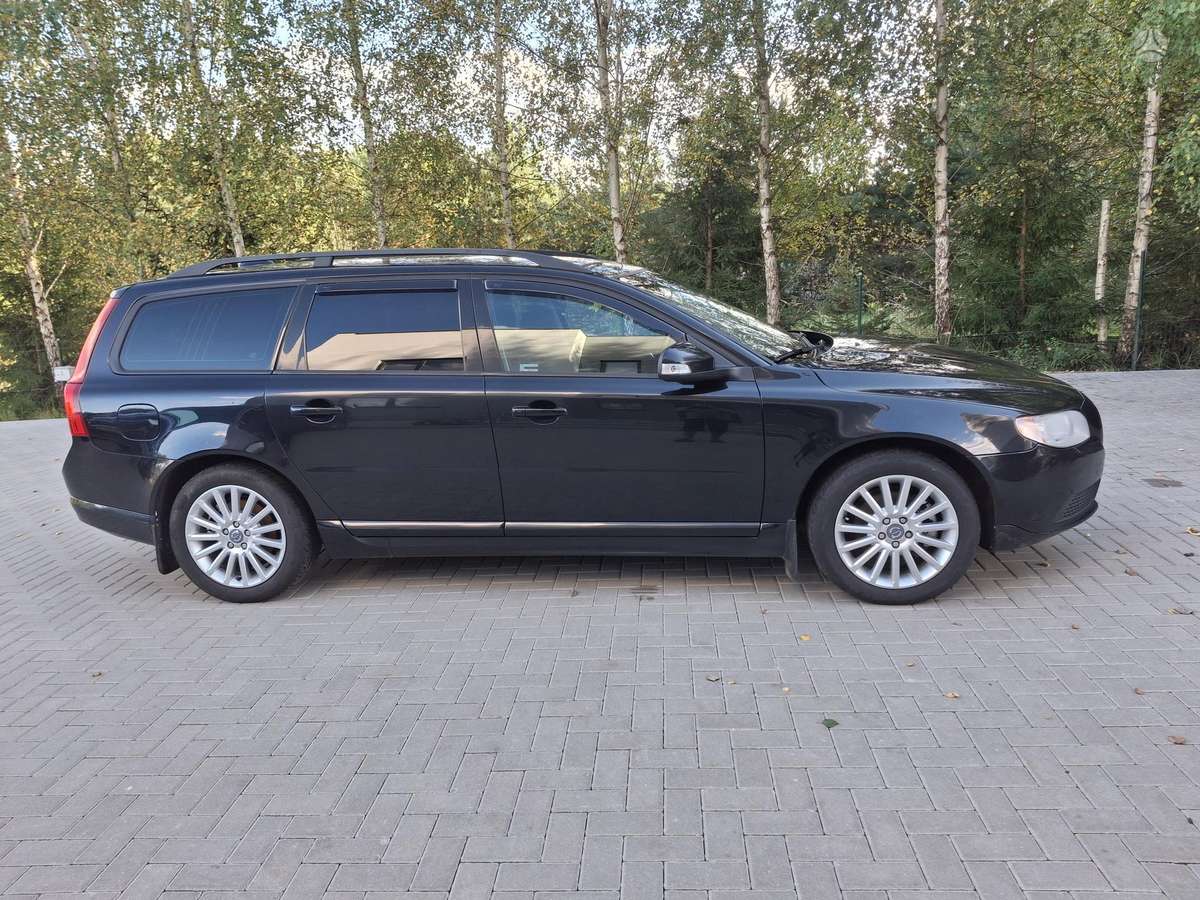 Volvo V70 2010 — салон