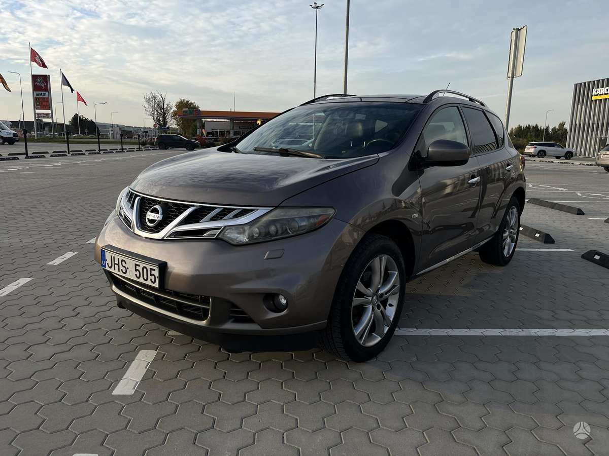 Nissan Murano 2010 — interior