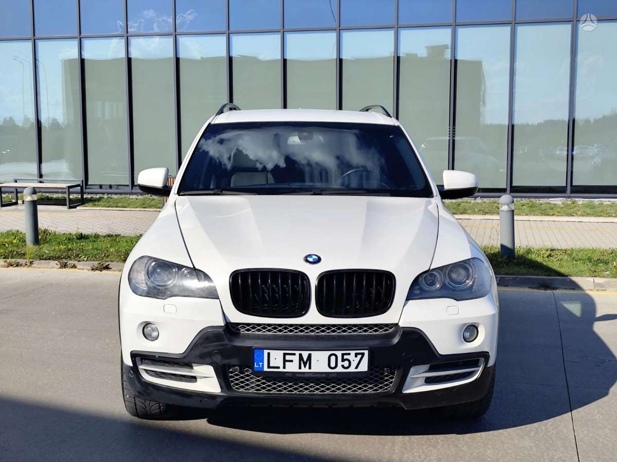 BMW X5 2008 — rear view