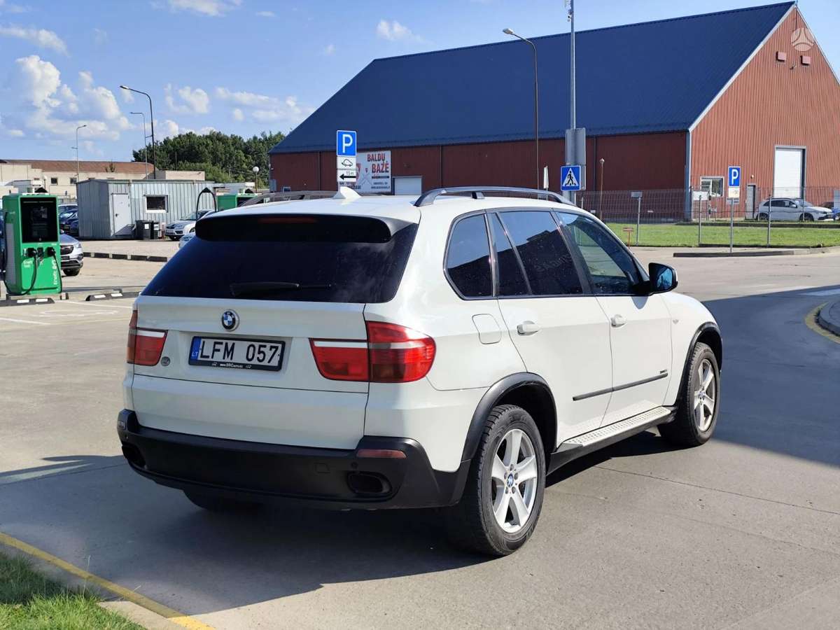 BMW X5 2008 — engine 2993 cm³, 286 HP (210kW)