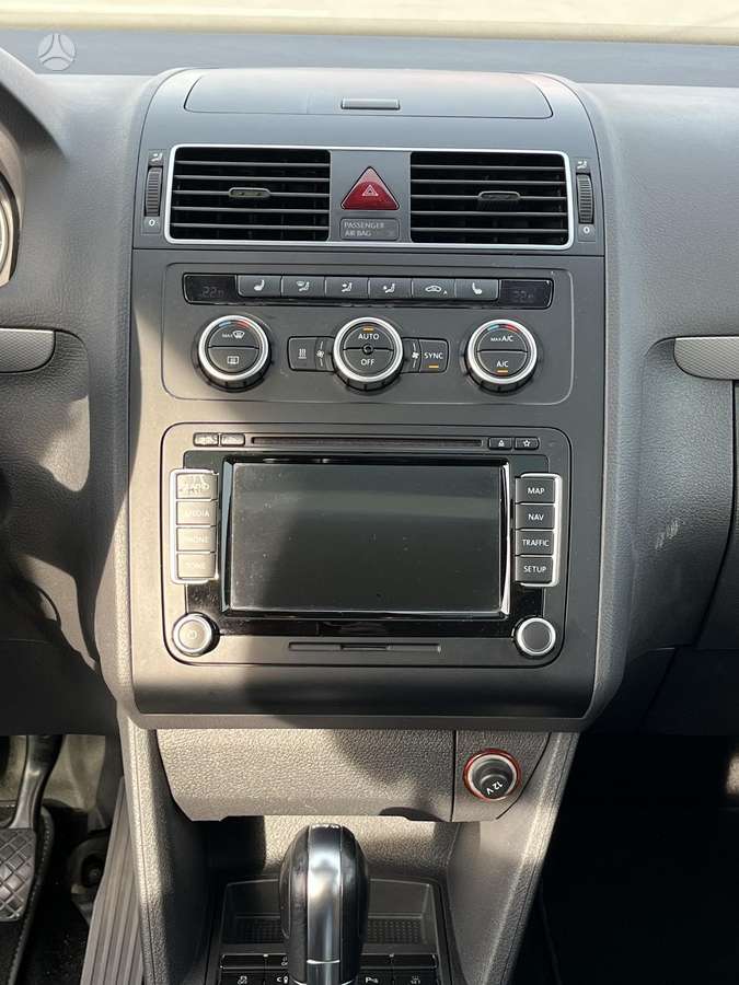 Volkswagen Touran 2014 — photo 16
