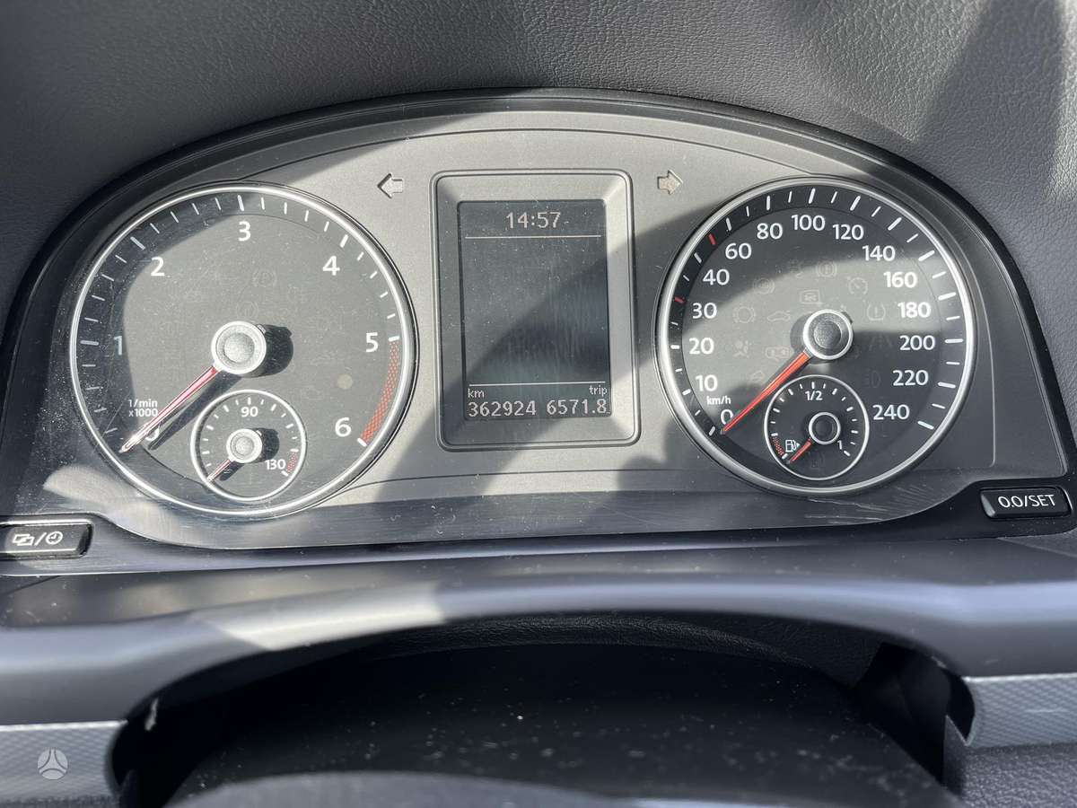 Volkswagen Touran 2014 — photo 18