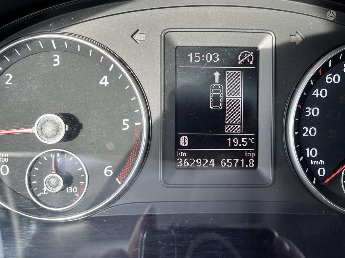 Volkswagen Touran 2014 — photo 21