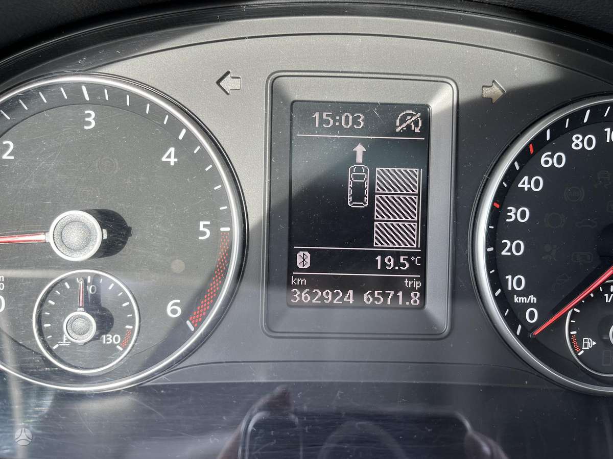 Volkswagen Touran 2014 — photo 22