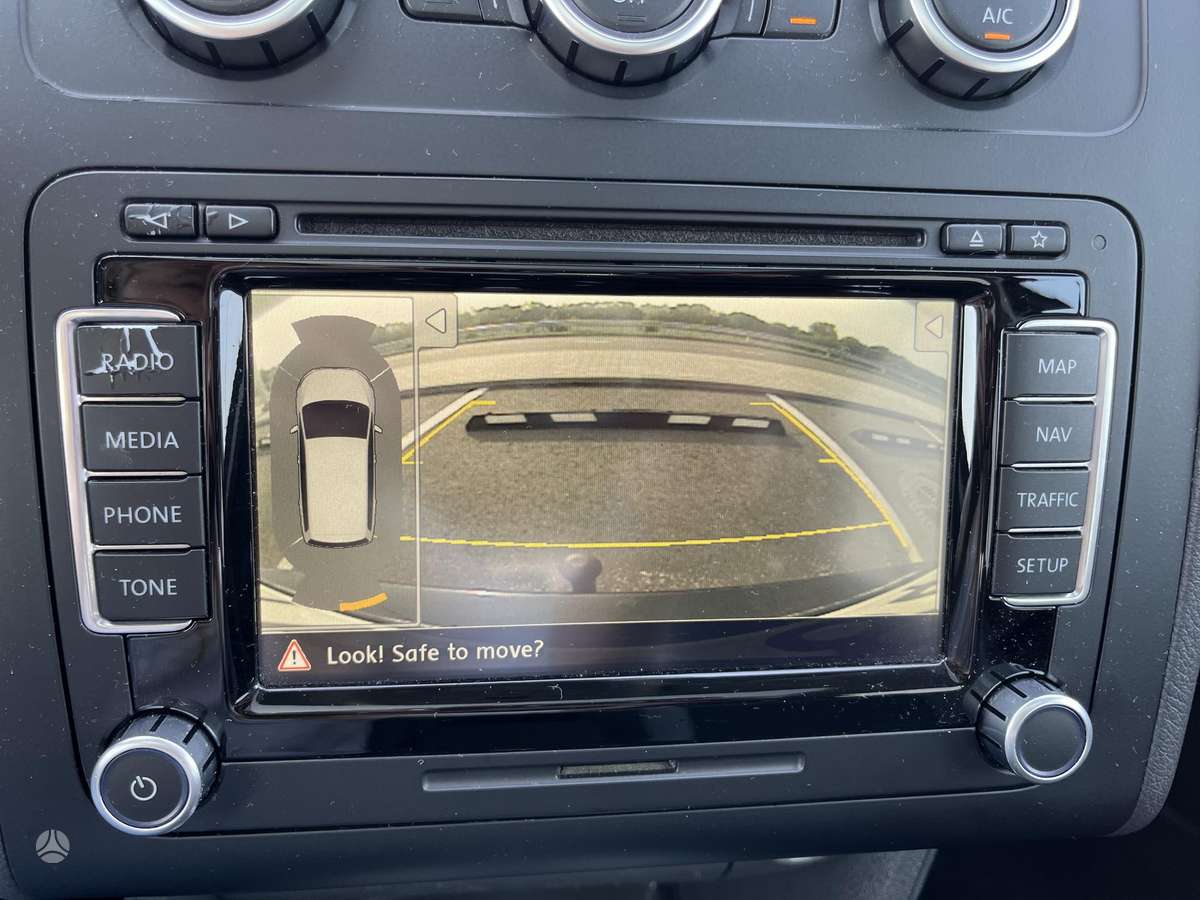 Volkswagen Touran 2014 — photo 23