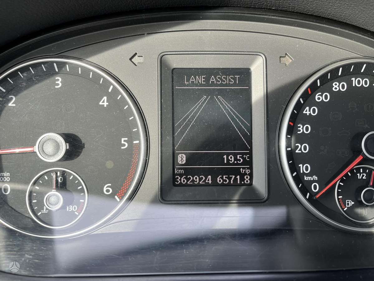 Volkswagen Touran 2014 — photo 24