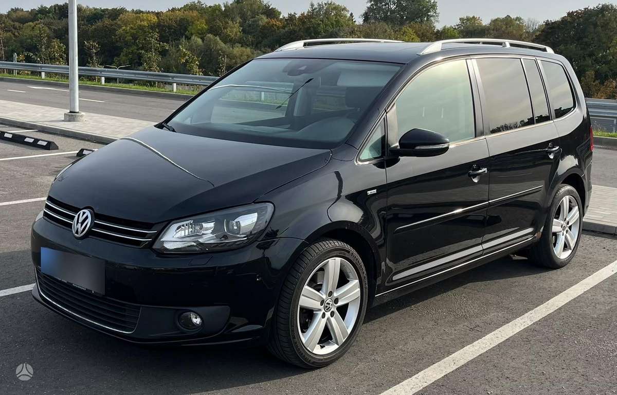 Volkswagen Touran 2014 — interior