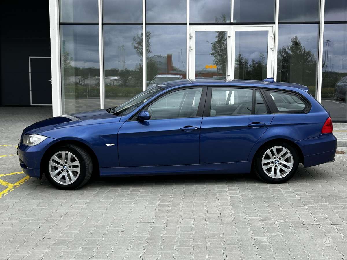 BMW 320 2007 — вигляд ззаду