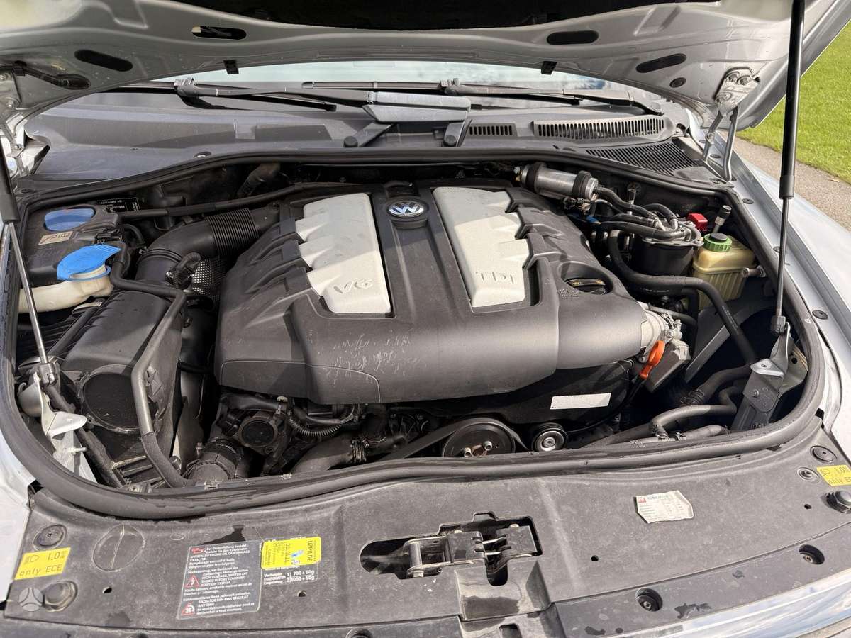 Volkswagen Touareg 2009 — photo 12