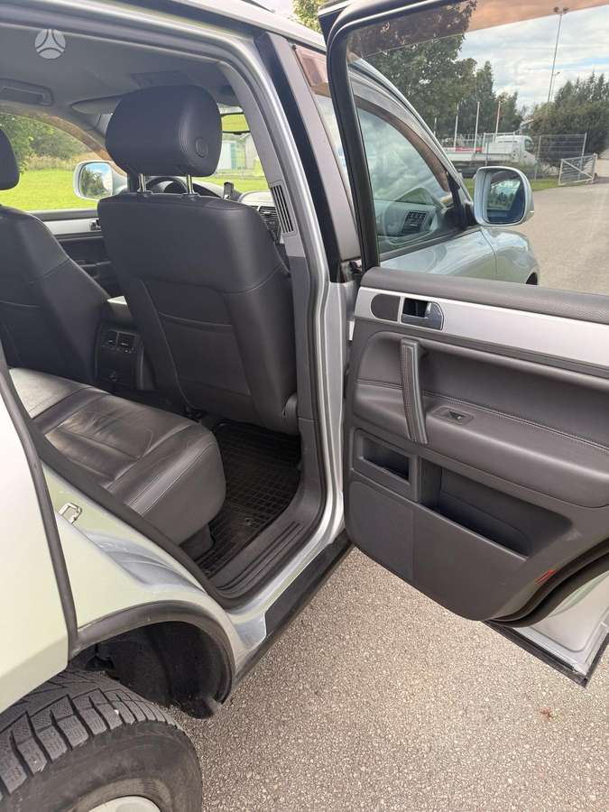 Volkswagen Touareg 2009 — photo 13
