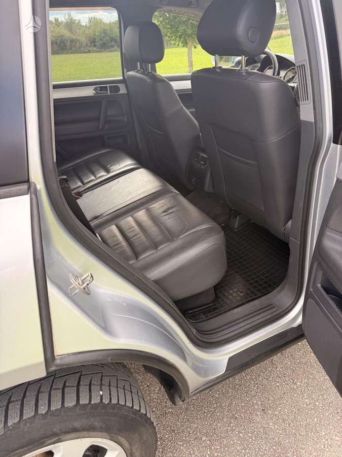 Volkswagen Touareg 2009 — photo 15