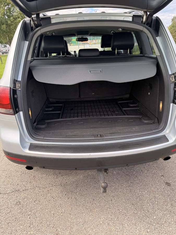 Volkswagen Touareg 2009 — photo 16