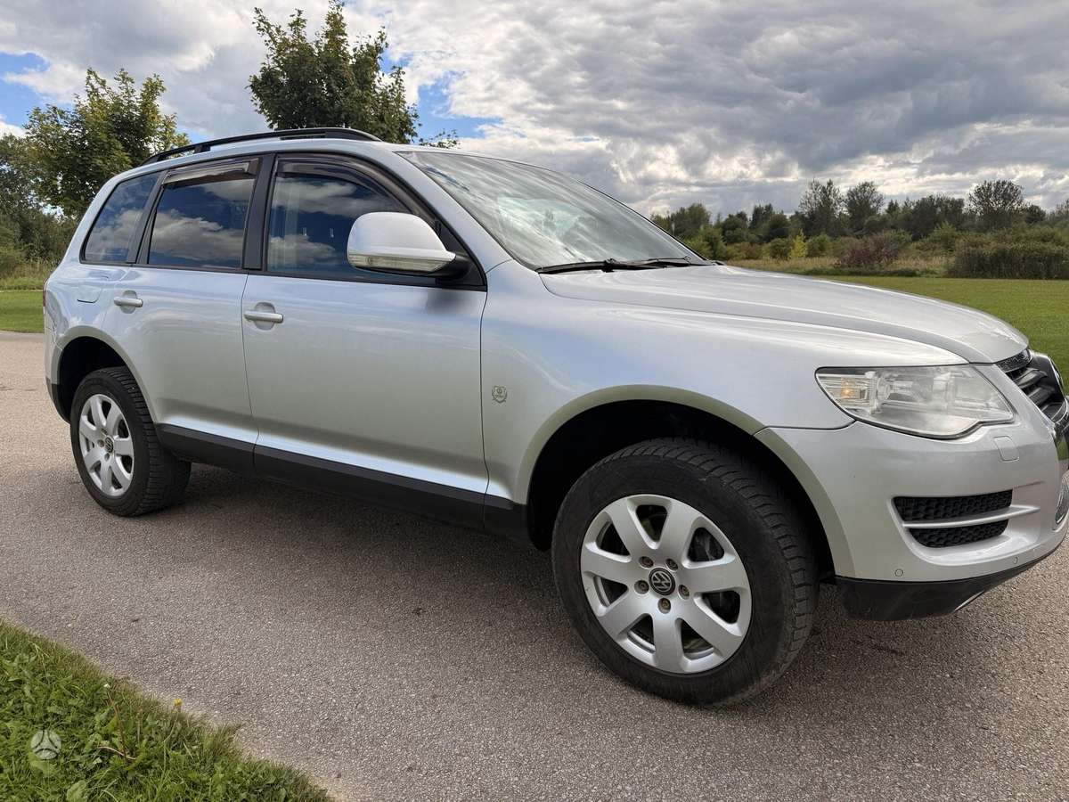 Volkswagen Touareg 2009 — rear view