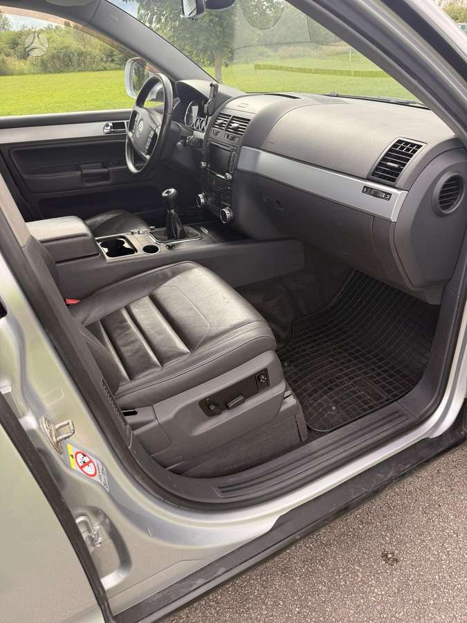 Volkswagen Touareg 2009 — photo 9