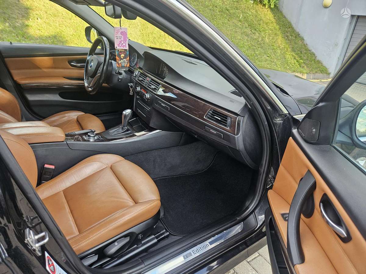 BMW 330 2010 — photo 15