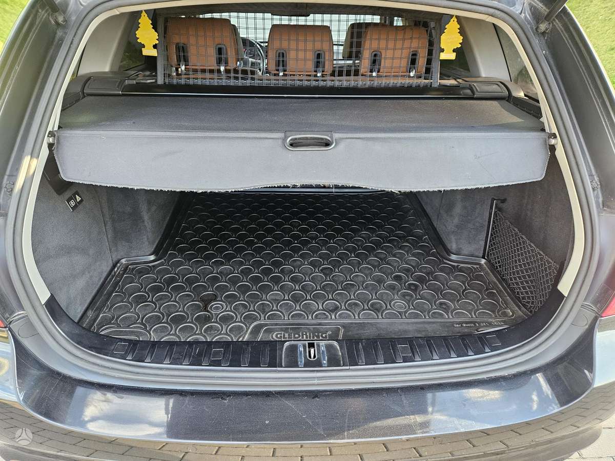 BMW 330 2010 — photo 17