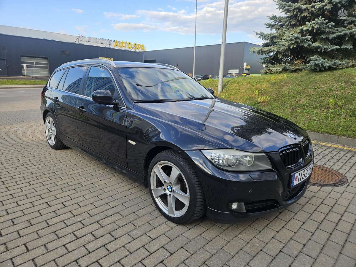 BMW 330 2010 — interior