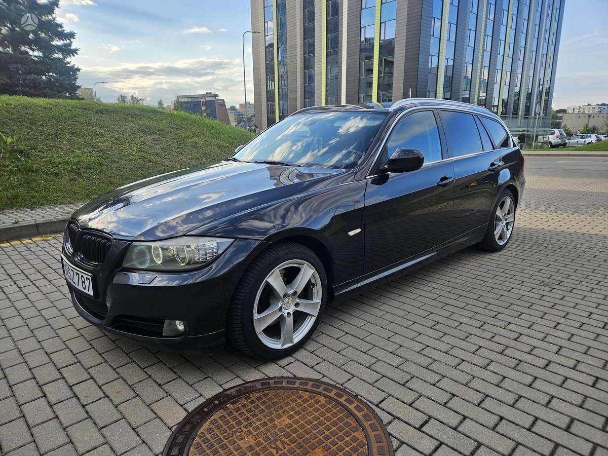 BMW 330 2010 — engine 3000 cm³, 204 HP (150kW)