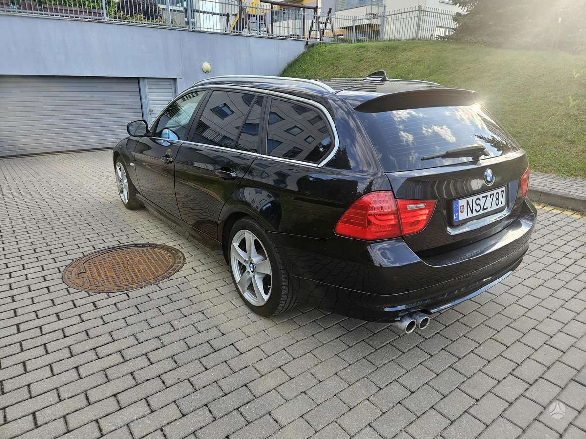 BMW 330 2010 — photo 5