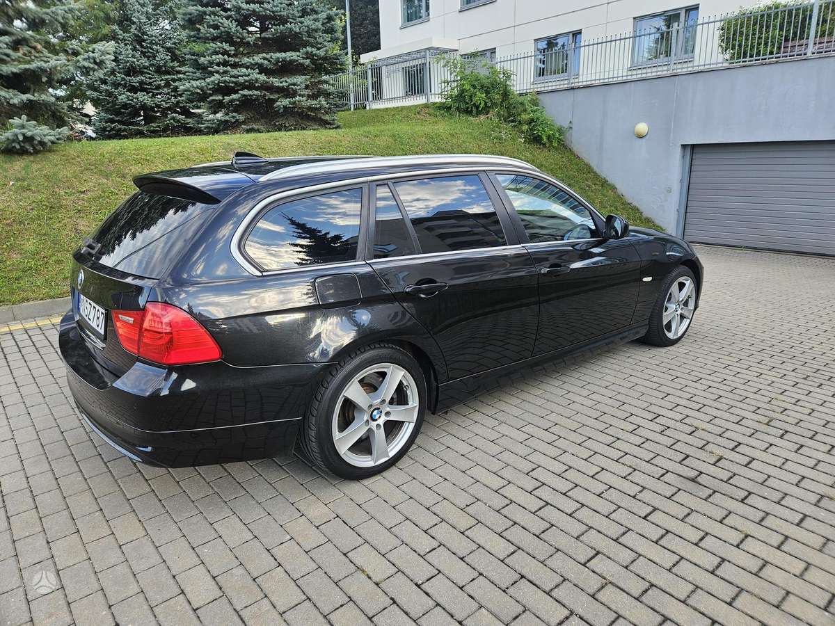 BMW 330 2010 — photo 6