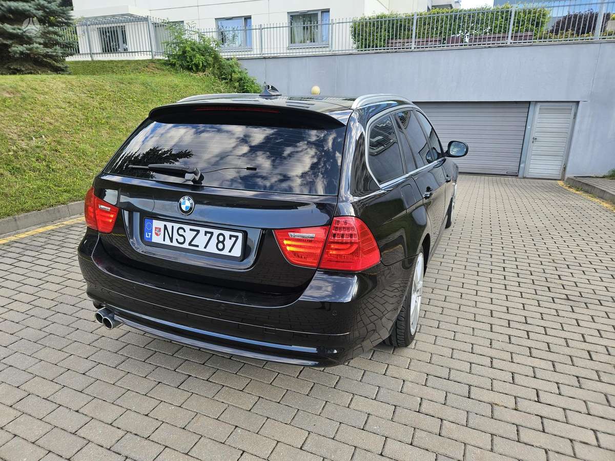 BMW 330 2010 — photo 7