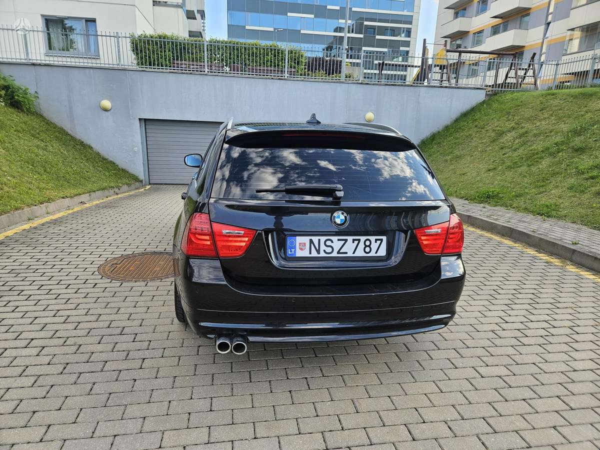 BMW 330 2010 — photo 8