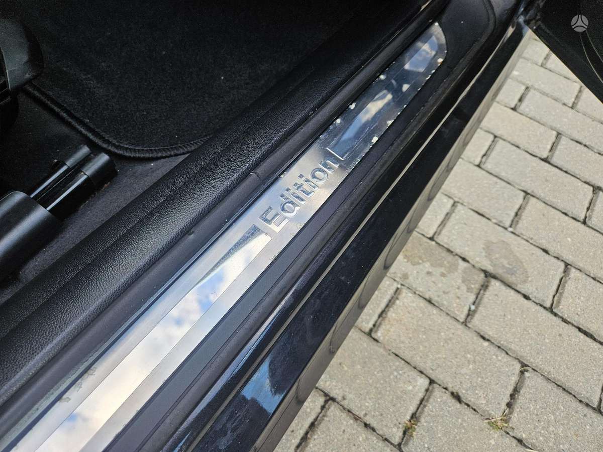 BMW 330 2010 — photo 9
