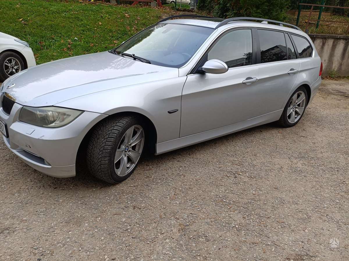 BMW 330, 2007