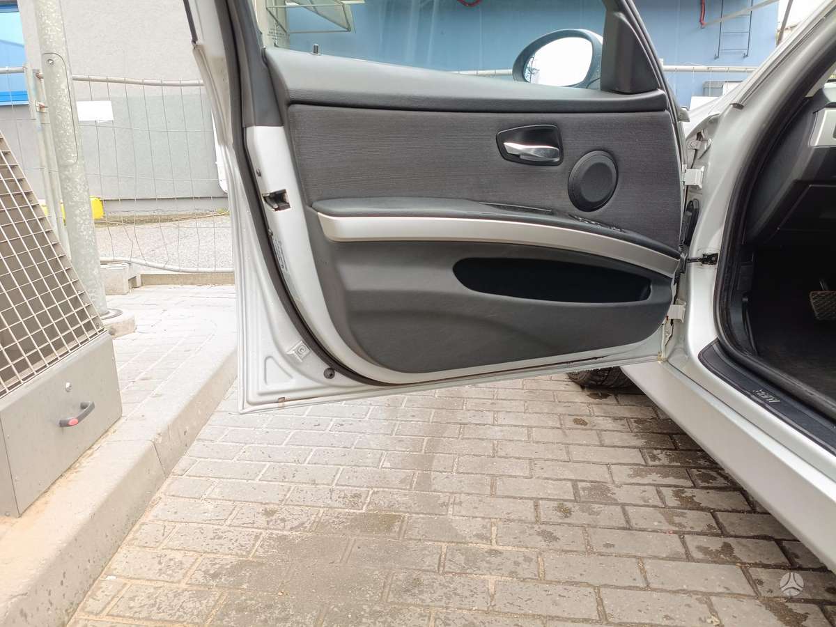 BMW 330 2007 — photo 19