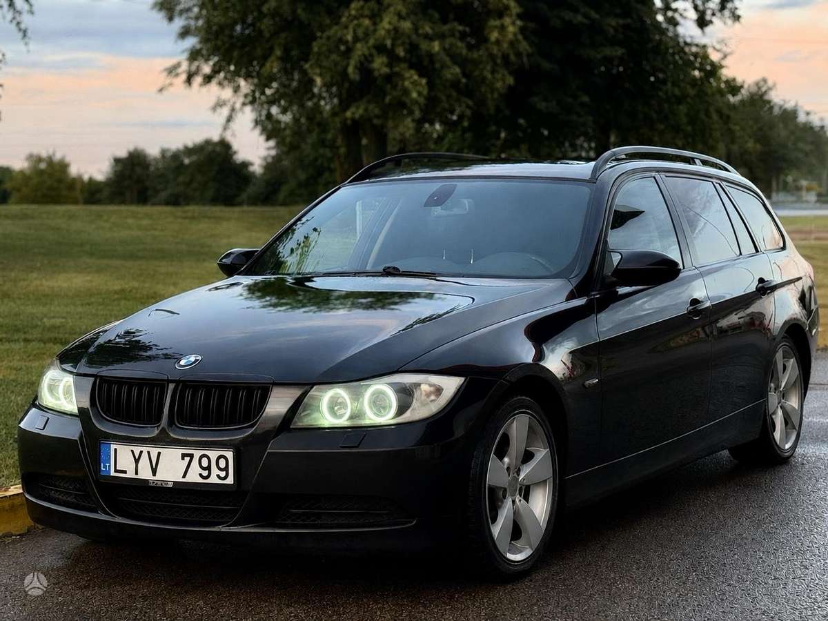 BMW 320 2007 — rear view
