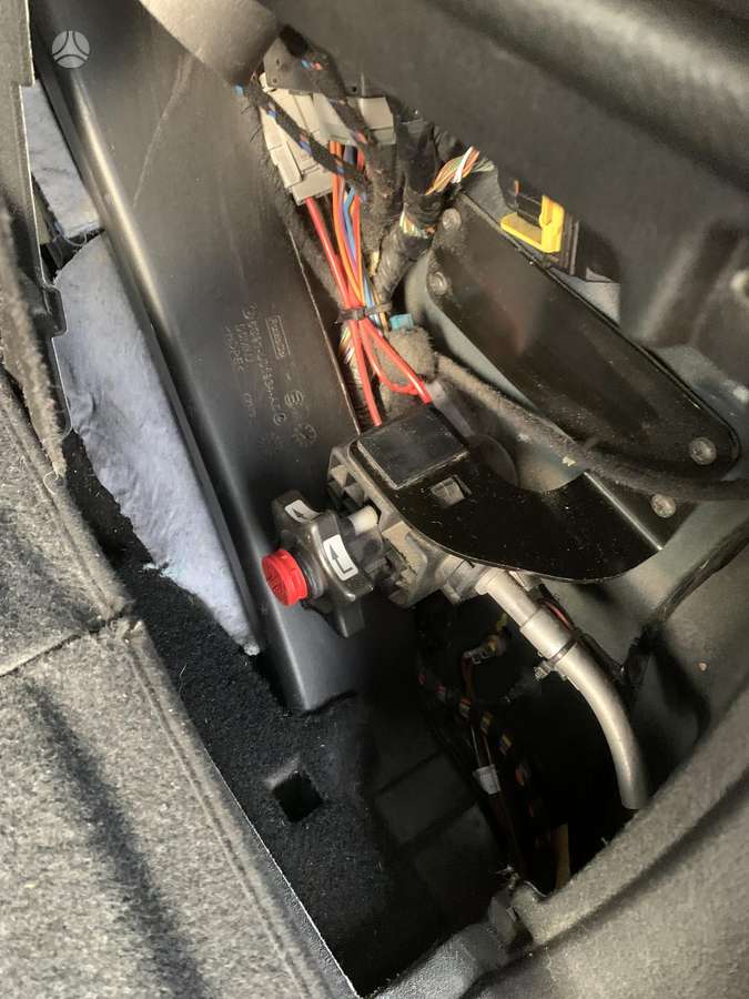 Ford Galaxy 2011 — photo 17
