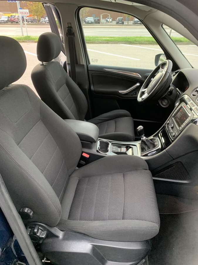 Ford Galaxy 2011 — photo 20