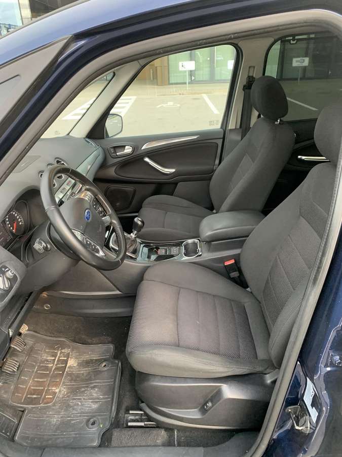 Ford Galaxy 2011 — photo 21