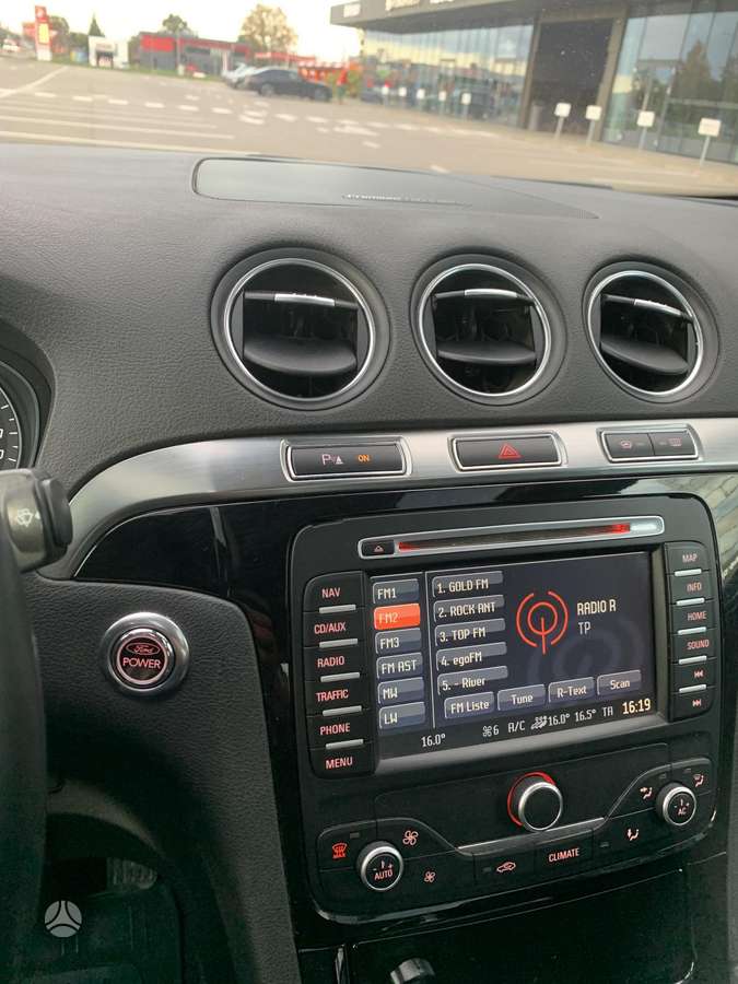 Ford Galaxy 2011 — photo 25