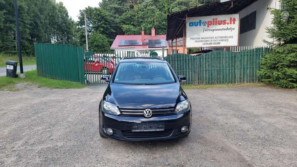 Volkswagen Golf 2011 — салон