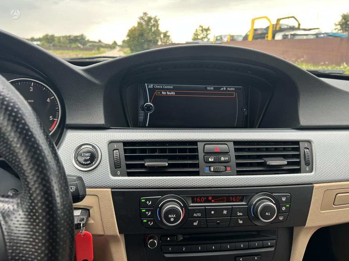 BMW 320 2012 — photo 13