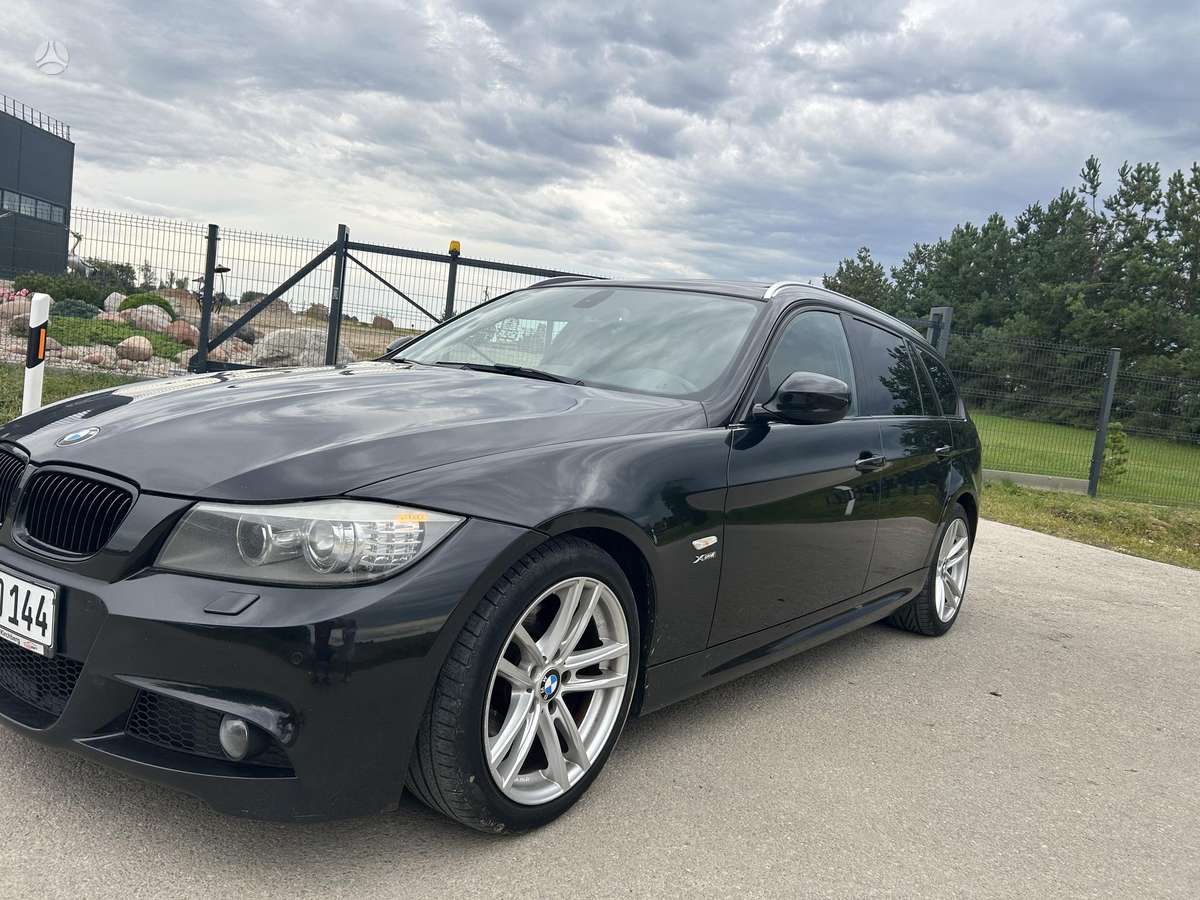 BMW 320 2012 — rear view